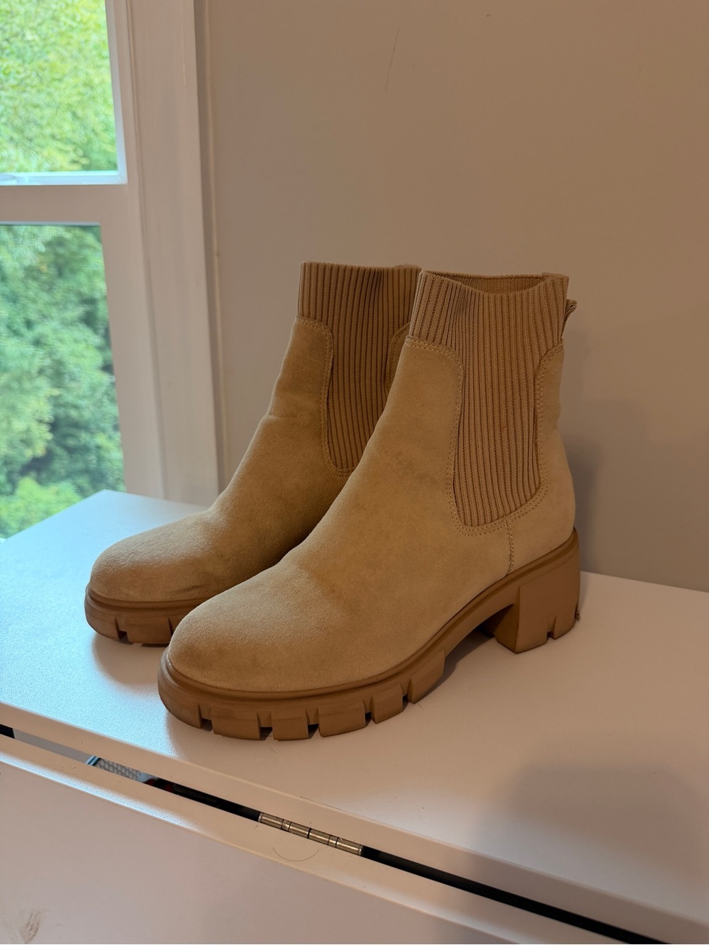 Steve Madden Tan Ribbed Chelsea Lug Ankle Boots
